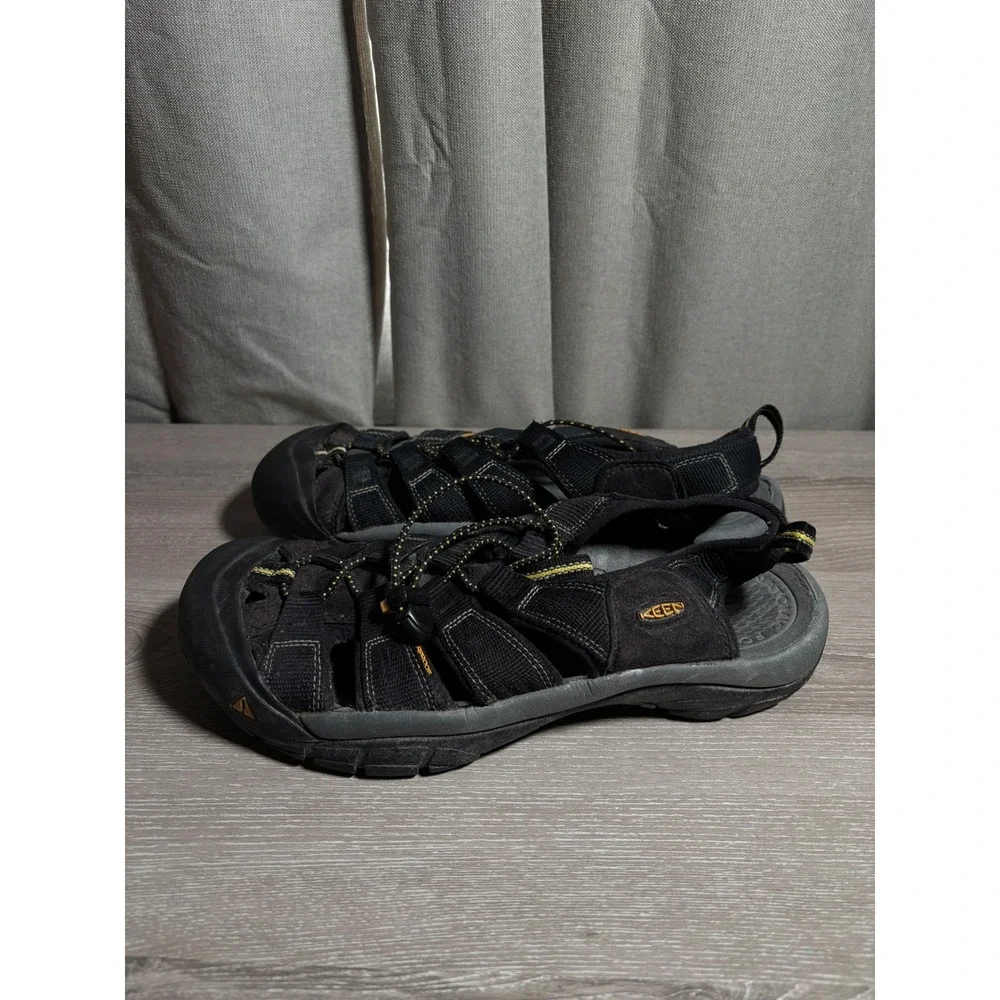 Keen Newport H2 Mens Approx 9.5 Waterproof Hiking Sport Sandals Gorpcore Outdoor